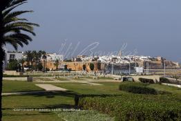 Image du Maroc Professionnelle de  Vue des jardins de la tour Hassan, au fond et à droite, la kasbah des Oudaïas de Rabat est une magnifique petite forteresse surplombant l'embouchure du fleuve Bouregreg érigée par les Almoravides pour lutter contre les tribus Berghouatas, elle séduit par sa quiétude et sa lumière.  Jeudi 20 Octobre 2011. (Photo / Abdeljalil Bounhar)
 